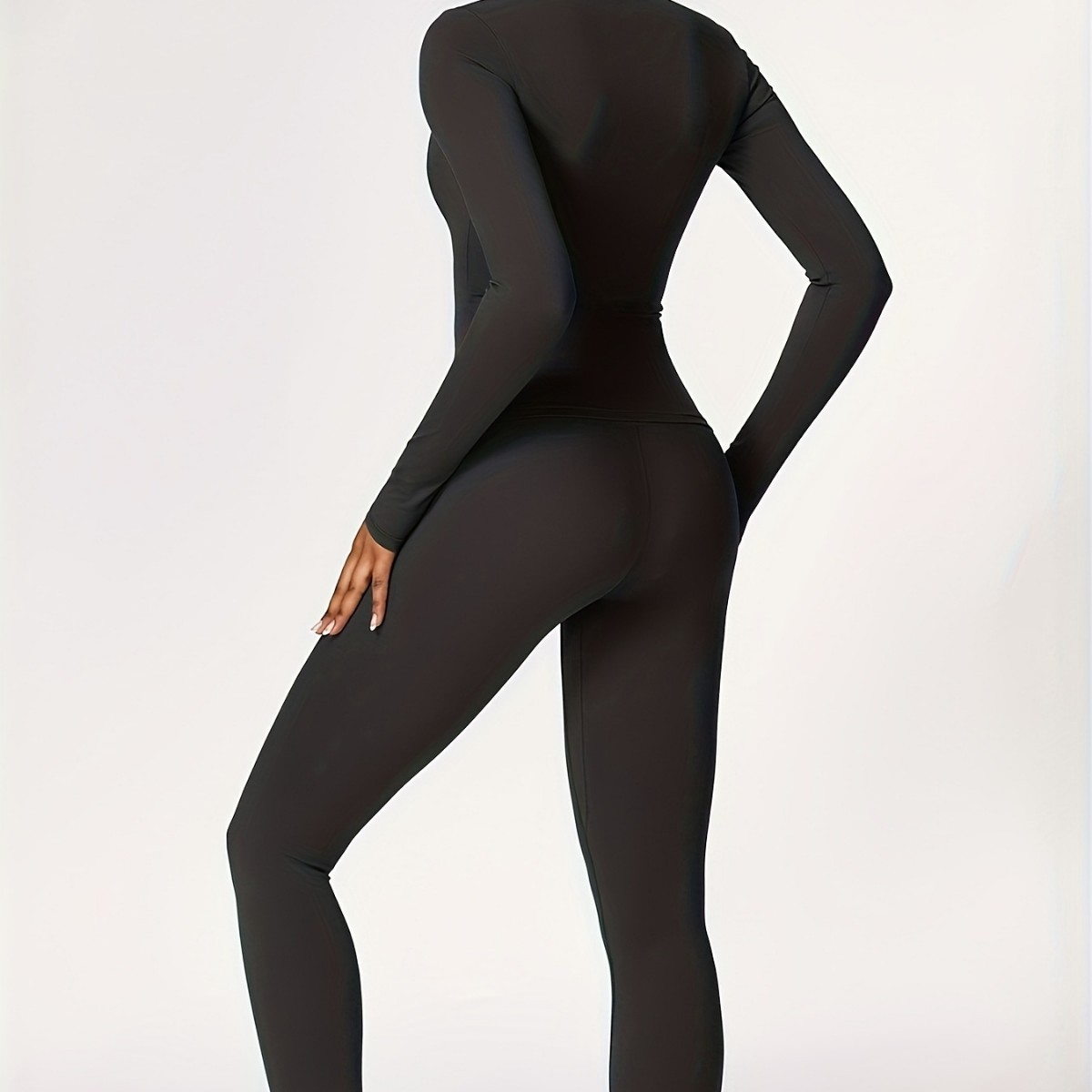 بدلة يوجا ضيقة ذات أكمام طويلة - مراجعة Pilates & Yoga Reversible Mockneck Sweatshirt وسعره