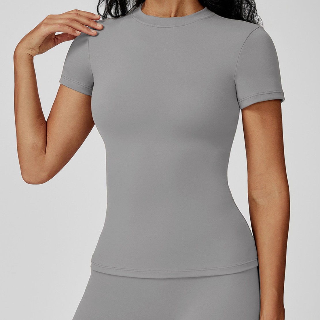 بدلة رياضية نسائية 2025 جديدة  - مراجعة Pilates & Yoga Reversible Mockneck Sweatshirt وسعره